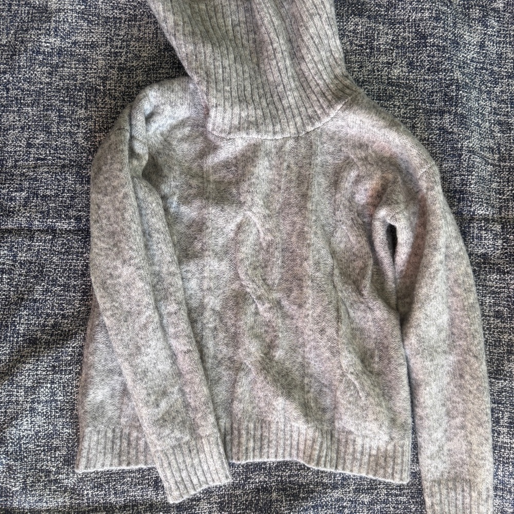 XS light gray turtleneck